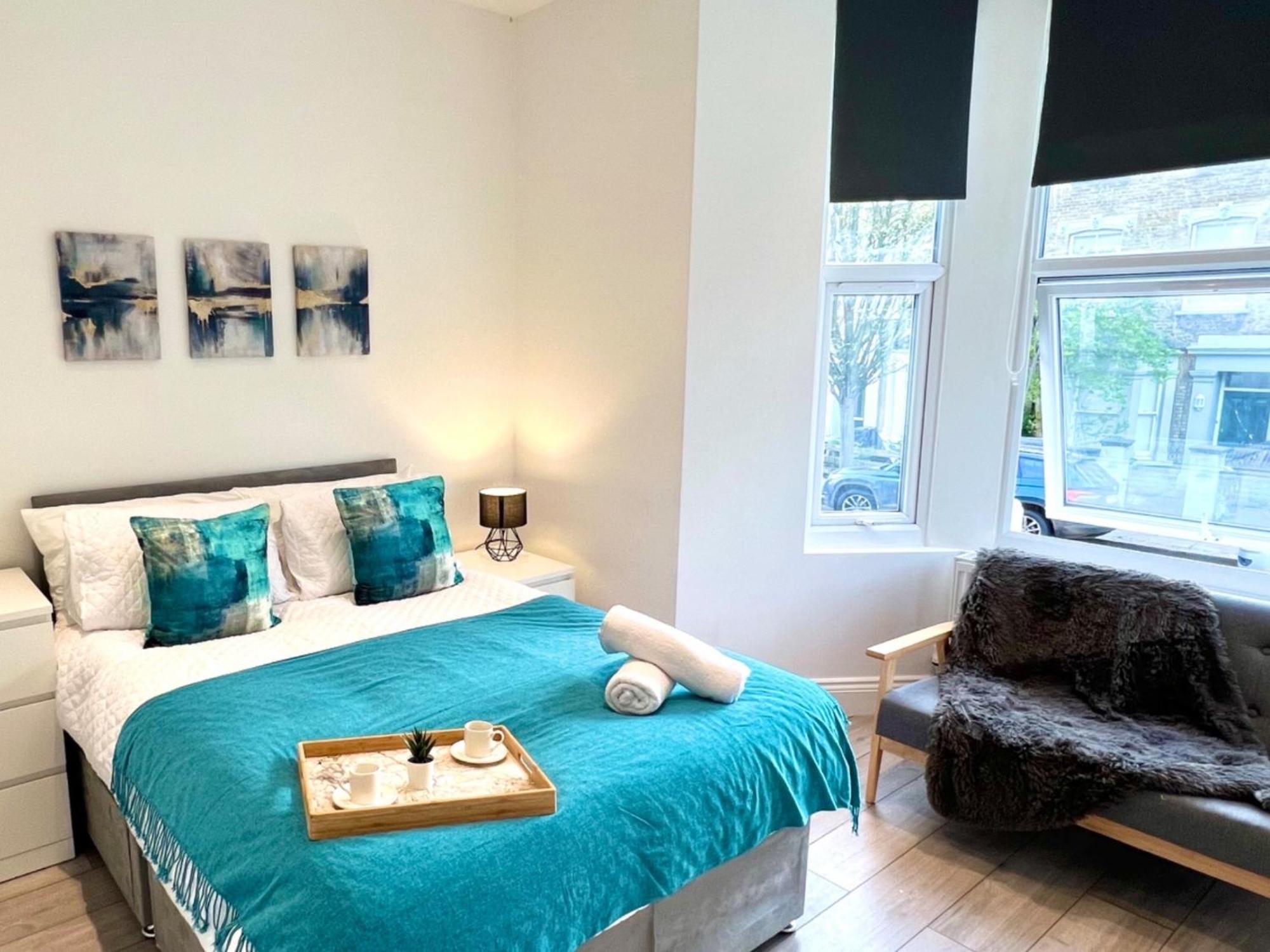 Two Bedroom By Dashh Short Lets & Serviced In Shepherds Bush With Free Wifi Holiday home *