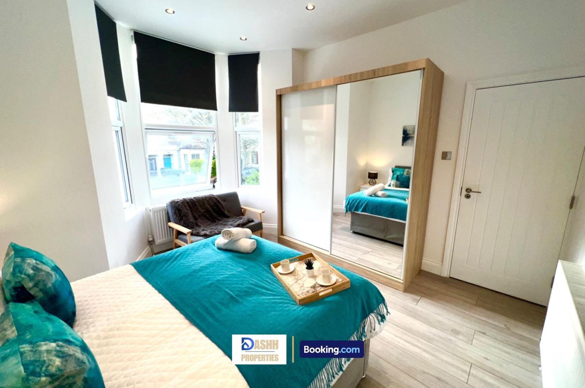 Holiday home Two Bedroom By Dashh Short Lets & Serviced In Shepherds Bush With Free Wifi *